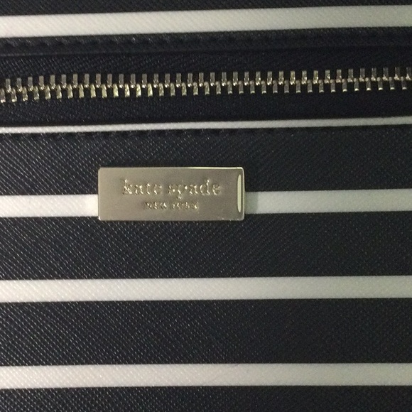 Kate Spade Black & White Stripe Wristlet Front Zipper Pocket & Inside Card Slots - Picture 3 of 5